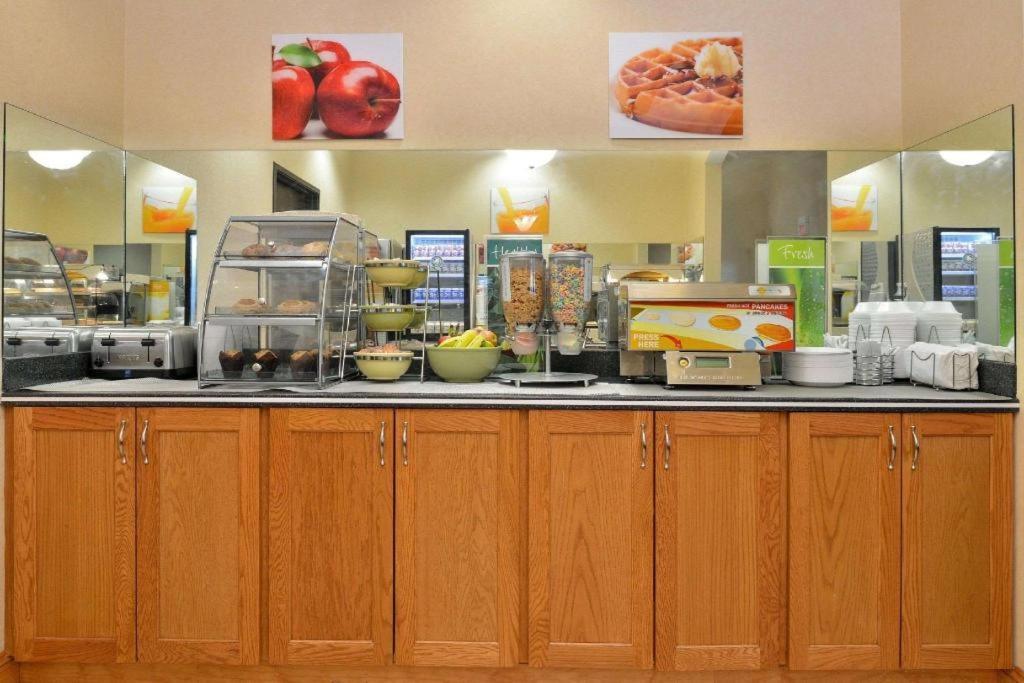 Quality Inn & Suites Джефферсон-Сити Экстерьер фото