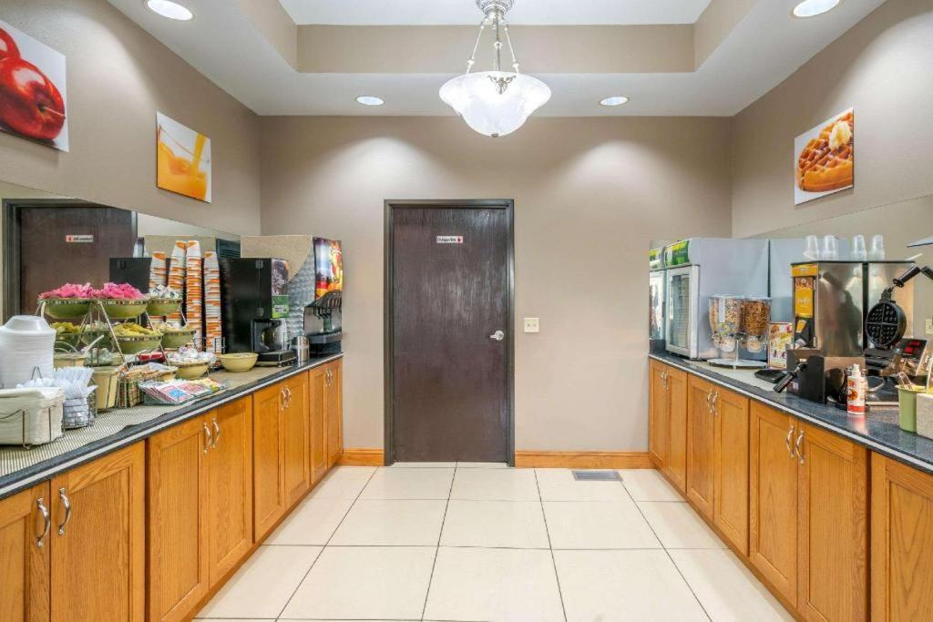 Quality Inn & Suites Джефферсон-Сити Экстерьер фото