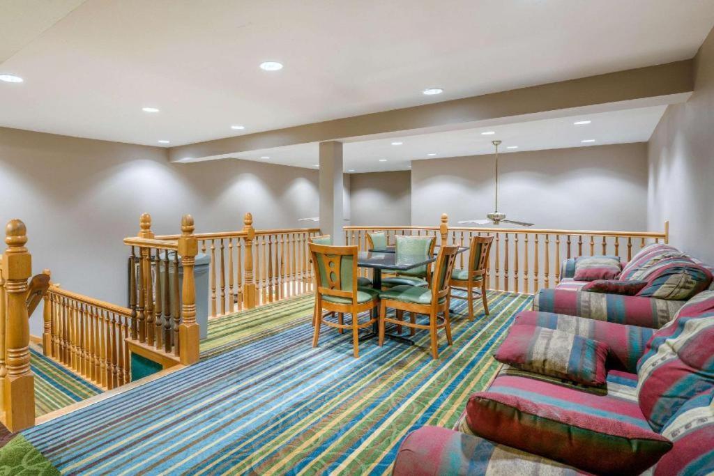 Quality Inn & Suites Джефферсон-Сити Экстерьер фото