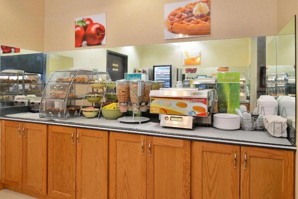Quality Inn & Suites Джефферсон-Сити Экстерьер фото