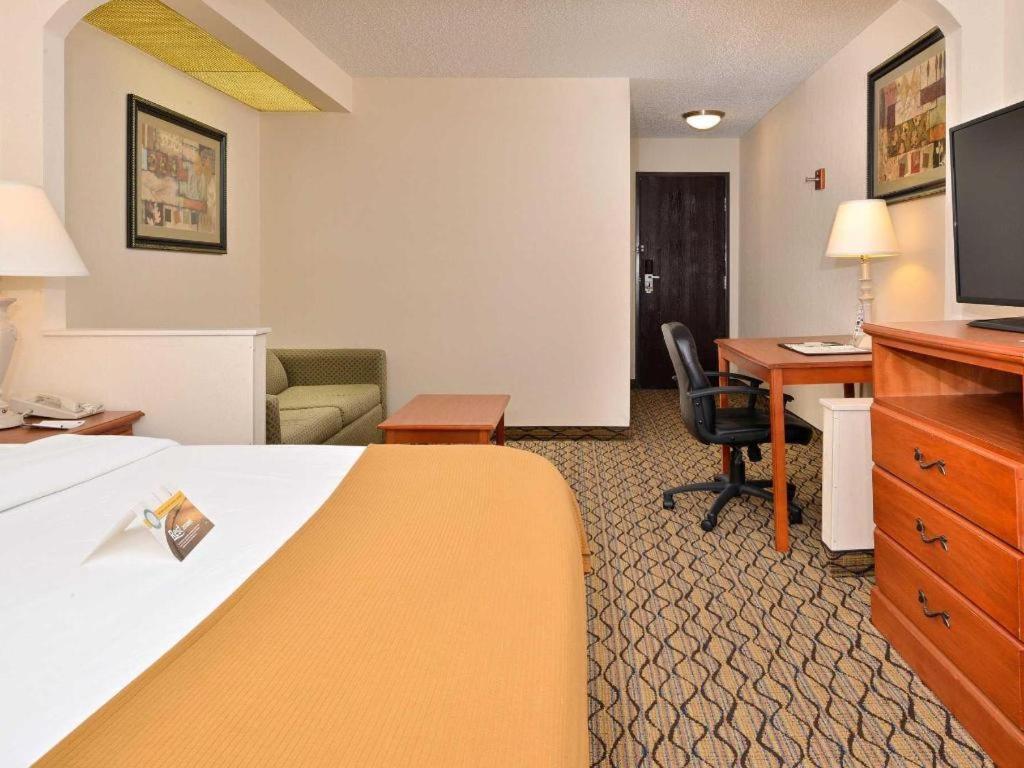 Quality Inn & Suites Джефферсон-Сити Экстерьер фото