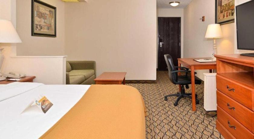 Quality Inn & Suites Джефферсон-Сити Экстерьер фото