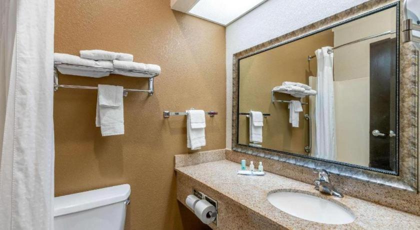 Quality Inn & Suites Джефферсон-Сити Экстерьер фото
