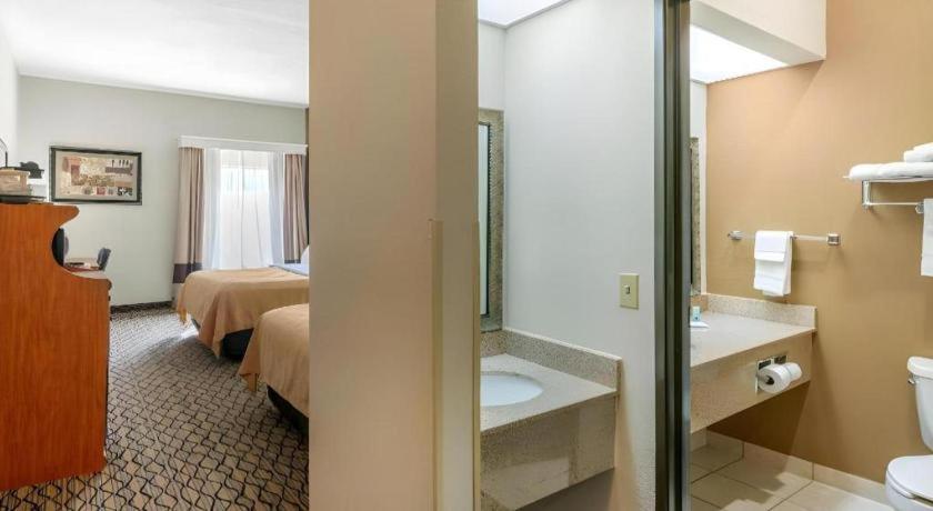Quality Inn & Suites Джефферсон-Сити Экстерьер фото
