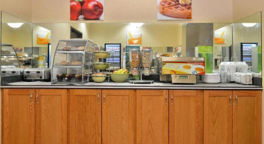 Quality Inn & Suites Джефферсон-Сити Экстерьер фото